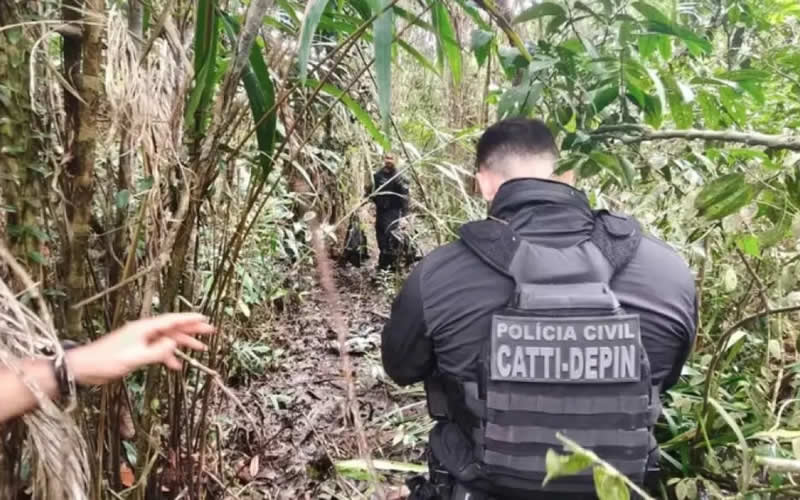 Polícia descobre mala com roupas em caso de adolescentes desaparecidas em Eunápolis 1 Polícia descobre mala com roupas em caso de adolescentes desaparecidas em Eunápolis