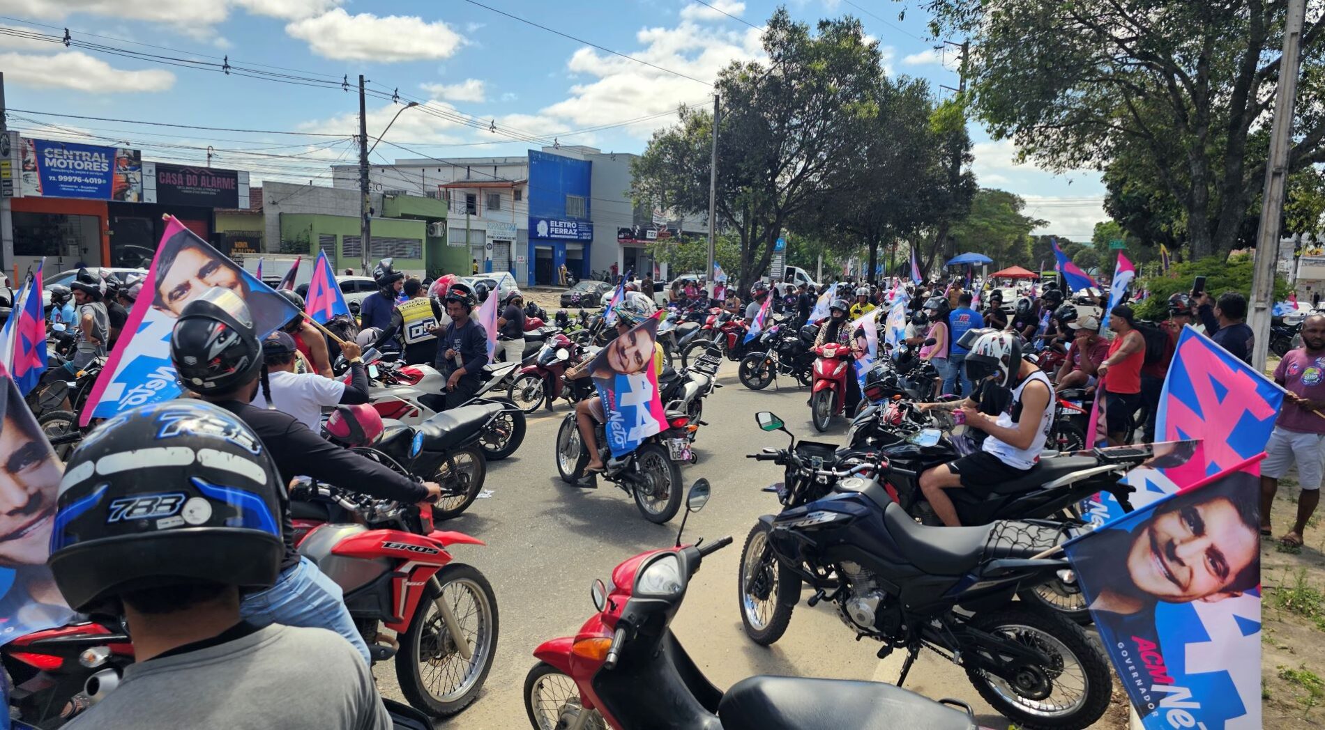 ACM Neto percorre Teixeira de Freitas em carreata com Jonatas Santos e ato expõe nova configuração política no extremo sul 1 ACM Neto percorre Teixeira de Freitas em carreata com Jonatas Santos e ato expõe nova configuração política no extremo sul