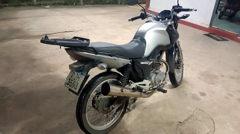 PM apreende motocicleta por infração de trânsito em Teixeira de Freitas
