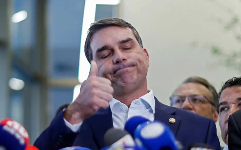 Flávio Bolsonaro enviou emenda de R$ 200 mil a miliciano preso por morte de Marielle 1 Flávio Bolsonaro enviou emenda de R$ 200 mil a miliciano preso por morte de Marielle