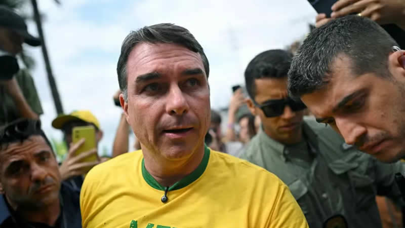 Flávio Bolsonaro pode ter mandato cassado por relação com Vorcaro 1 Flávio Bolsonaro pode ter mandato cassado por relação com Vorcaro