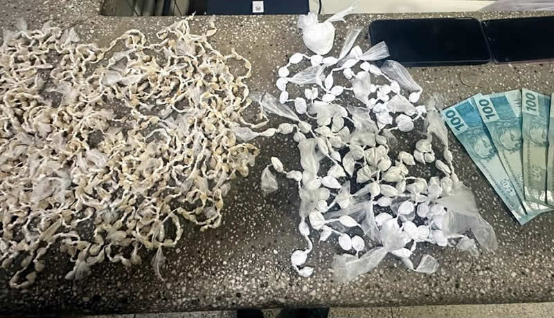 Polícia Militar fecha "boca de fumo" e apreende grande quantidade de drogas em Itamaraju 1 Polícia Militar fecha "boca de fumo" e apreende grande quantidade de drogas em Itamaraju