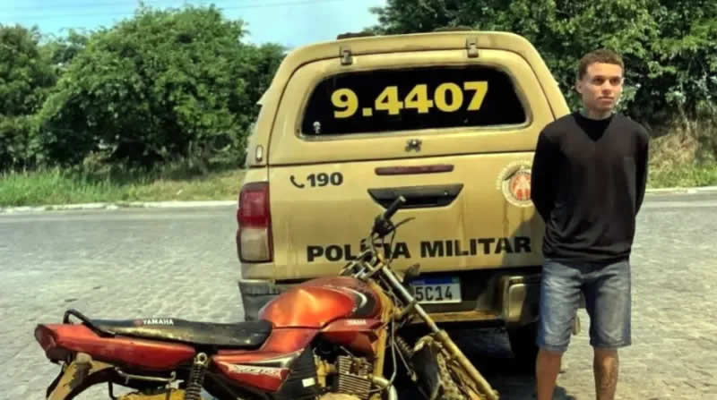 Foragido da Justiça de Minas é preso com moto roubada na zona rural de Itanhém 1 Foragido da Justiça de Minas é preso com moto roubada na zona rural de Itanhém