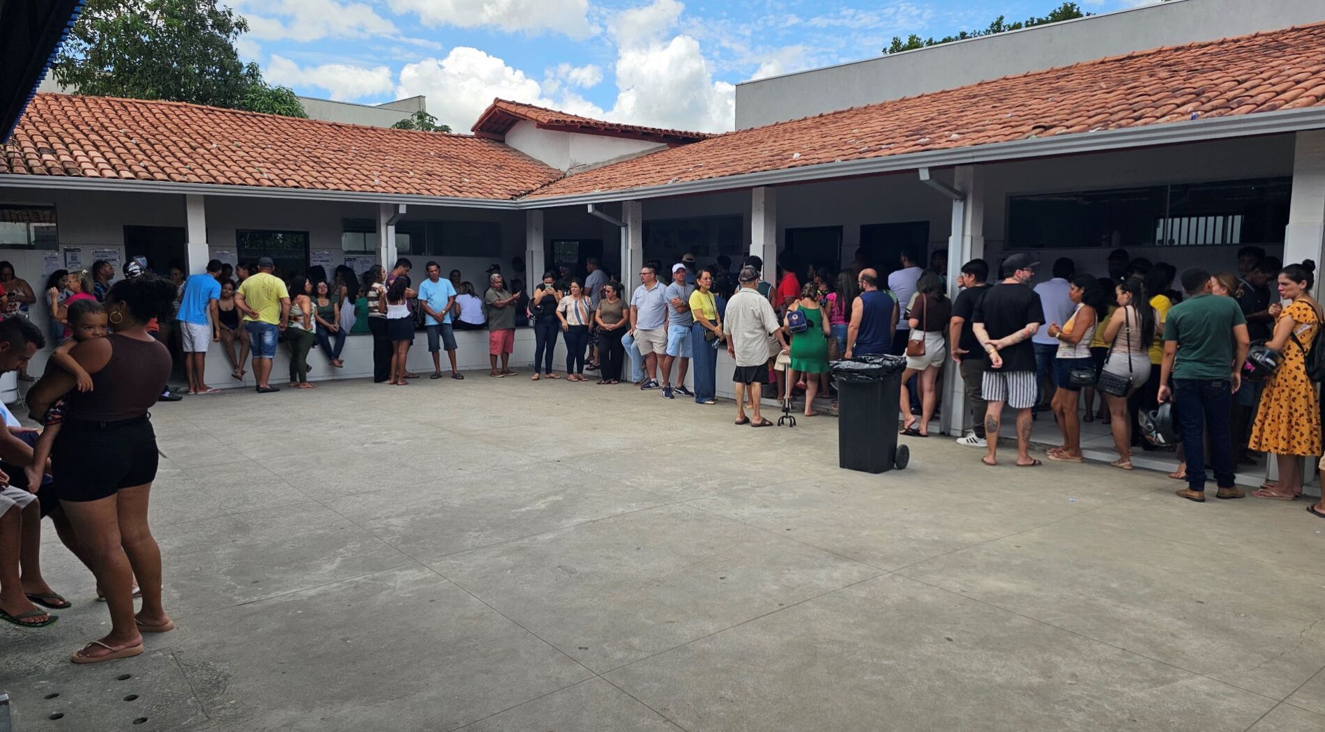 Eleitorado chegou cedo às urnas neste domingo em Teixeira de Freitas 5 Eleitorado chegou cedo às urnas neste domingo em Teixeira de Freitas