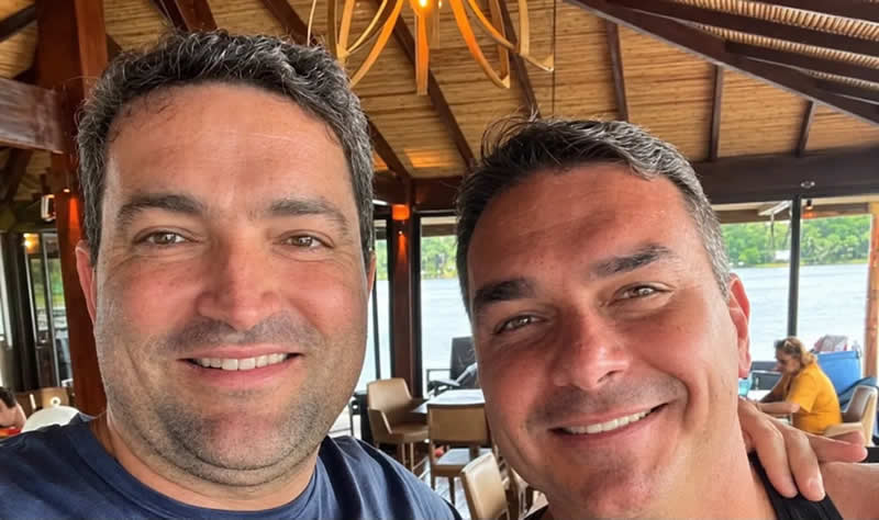 PF investiga Flávio Bolsonaro e advogado Willer Tomaz por suspeita de lavagem de dinheiro 1 PF investiga Flávio Bolsonaro e advogado Willer Tomaz por suspeita de lavagem de dinheiro